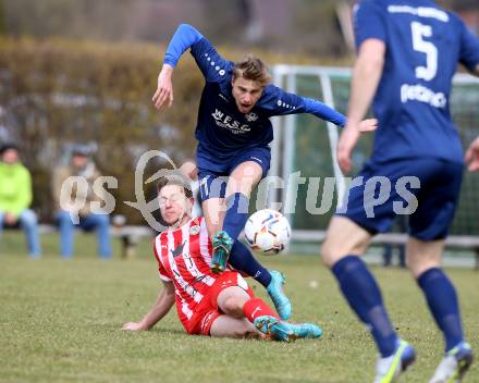 Fussball. 1. Klasse B. Rothenthurn gegen Velden.  Thomas Klingbacher (Rothenthurn),   Sebastian Bauer (Velden).  Rothenthurn, 3.4.2022.
Foto: Kuess
---
pressefotos, pressefotografie, kuess, qs, qspictures, sport, bild, bilder, bilddatenbank