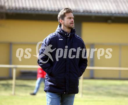 Fussball. 1. Klasse B. Rothenthurn gegen Velden.  Trainer Marcel Guenther Kuster (Velden).  Rothenthurn, 3.4.2022.
Foto: Kuess
---
pressefotos, pressefotografie, kuess, qs, qspictures, sport, bild, bilder, bilddatenbank