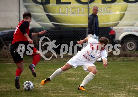 Fussball Karntner Liga. St. Jakob gegen Maria Saal. Blaz Jamsek  (St. Jakob),   Manuel Kerhe (Maria Saal). St. Jakob im Rosental, am 8.4.2022.
Foto: Kuess
---
pressefotos, pressefotografie, kuess, qs, qspictures, sport, bild, bilder, bilddatenbank