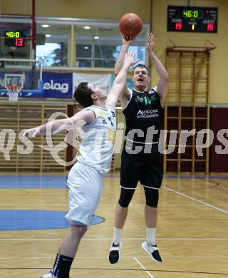 Basketball Zweite Liga 2021/2022. Playdown 2.  Woerthersee Piraten gegen Deutsch Wagram Alligators.  Andreas Nuck (Piraten), Branislav Balvan  (Deutsch Wagram Alligators). Klagenfurt, am 9.4.2022. 
Foto: Kuess
www.qspictures.net

---
pressefotos, pressefotografie, kuess, qs, qspictures, sport, bild, bilder, bilddatenbank