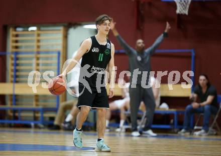 Basketball Zweite Liga 2021/2022. Playdown 2.  Woerthersee Piraten gegen Deutsch Wagram Alligators. Simon Marek  (Deutsch Wagram Alligators). Klagenfurt, am 9.4.2022. 
Foto: Kuess
www.qspictures.net

---
pressefotos, pressefotografie, kuess, qs, qspictures, sport, bild, bilder, bilddatenbank