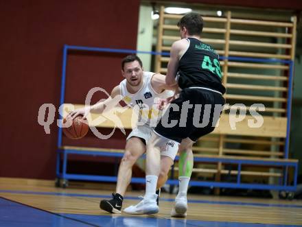 Basketball Zweite Liga 2021/2022. Playdown 2.  Woerthersee Piraten gegen Deutsch Wagram Alligators. Jan-Arne Apschner  (Piraten), Martin Wustinger  (Deutsch Wagram Alligators). Klagenfurt, am 9.4.2022. 
Foto: Kuess
www.qspictures.net

---
pressefotos, pressefotografie, kuess, qs, qspictures, sport, bild, bilder, bilddatenbank