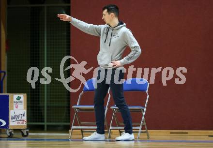 Basketball Zweite Liga 2021/2022. Playdown 2.  Woerthersee Piraten gegen Deutsch Wagram Alligators. Trainer Lukas Hofer (Deutsch Wagram Alligators). Klagenfurt, am 9.4.2022. 
Foto: Kuess
www.qspictures.net

---
pressefotos, pressefotografie, kuess, qs, qspictures, sport, bild, bilder, bilddatenbank