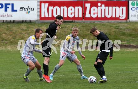 Fussball Regionalliga. WAC Amateure gegen Sturm Graz II.  Paul Staudinger, Lukas Schoefl (WAC Amateure),  Martin Krienzer, Christoph Lang (Sturm Graz). St. Andrae, am 9.4.2022.
Foto: Kuess
---
pressefotos, pressefotografie, kuess, qs, qspictures, sport, bild, bilder, bilddatenbank