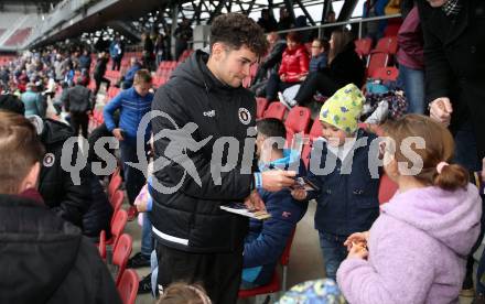 Fussball Bundesliga. SK Austria Klagenfurt gegen Red Bull Salzburg. Buehnen Party, Praesentation Hauptsponsor.   Alexander Fuchs. Klagenfurt, am 10.4.2022.
Foto: Kuess
---
pressefotos, pressefotografie, kuess, qs, qspictures, sport, bild, bilder, bilddatenbank