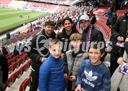 Fussball Bundesliga. SK Austria Klagenfurt gegen Red Bull Salzburg. Buehnen Party, Praesentation Hauptsponsor.   Patrick Hasenhuettl, Julian von Haacke. Klagenfurt, am 10.4.2022.
Foto: Kuess
---
pressefotos, pressefotografie, kuess, qs, qspictures, sport, bild, bilder, bilddatenbank