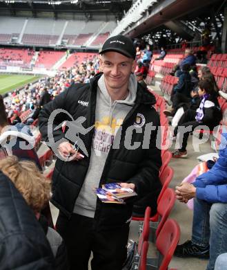 Fussball Bundesliga. SK Austria Klagenfurt gegen Red Bull Salzburg. Buehnen Party, Praesentation Hauptsponsor.  Nicolas Wimmer . Klagenfurt, am 10.4.2022.
Foto: Kuess
---
pressefotos, pressefotografie, kuess, qs, qspictures, sport, bild, bilder, bilddatenbank