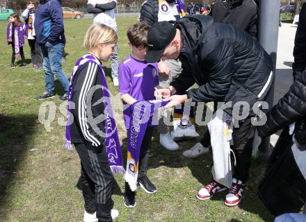 Fussball Bundesliga. SK Austria Klagenfurt gegen Red Bull Salzburg. Buehnen Party, Praesentation Hauptsponsor.   Nicolas Wimmer. Klagenfurt, am 10.4.2022.
Foto: Kuess
---
pressefotos, pressefotografie, kuess, qs, qspictures, sport, bild, bilder, bilddatenbank