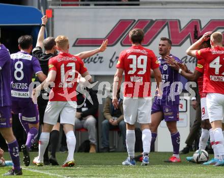 Fussball Bundesliga. SK Austria Klagenfurt gegen Red Bull Salzburg.   rote Karte fuer Turgay Gemicibasi (Klagenfurt). Klagenfurt, am 10.4.2022.
Foto: Kuess
---
pressefotos, pressefotografie, kuess, qs, qspictures, sport, bild, bilder, bilddatenbank