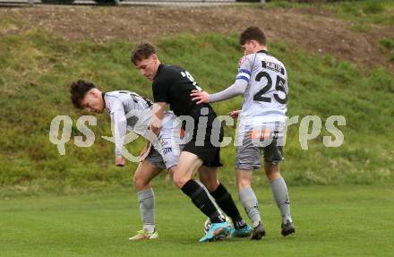 Fussball Regionalliga. WAC Amateure gegen Sturm Graz II.  Paolo Jager, Fabian Tauchhammer  (WAC Amateure),  Vincent Trummer (Sturm Graz). St. Andrae, am 9.4.2022.
Foto: Kuess
---
pressefotos, pressefotografie, kuess, qs, qspictures, sport, bild, bilder, bilddatenbank