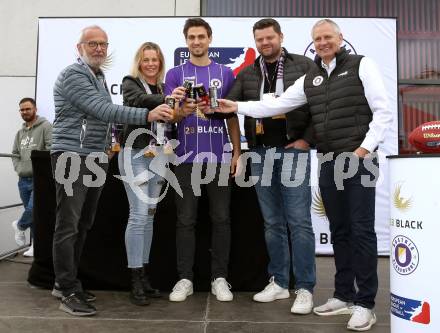 Fussball Bundesliga. SK Austria Klagenfurt gegen Red Bull Salzburg. Buehnen Party, Praesentation Hauptsponsor.   Guenter Thiel, Thorsten Mahrer, Zeljko Karajica, Harald Gaertner. Klagenfurt, am 10.4.2022.
Foto: Kuess
---
pressefotos, pressefotografie, kuess, qs, qspictures, sport, bild, bilder, bilddatenbank