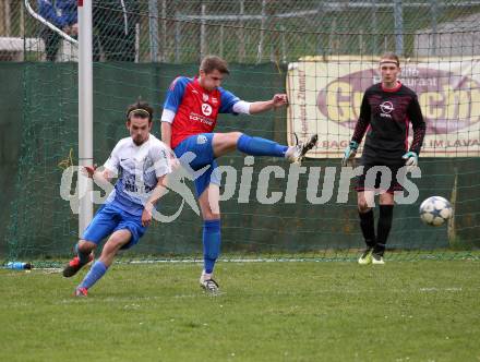 Fussball. 2. Klasse C.  Frantschach gegen Kraig. Patrick Michael Zuber  (Frantschach),  Raphael Helmut Floredo  (Kraig). Frantschach, 10.4.2022.
Foto: Kuess 
---
pressefotos, pressefotografie, kuess, qs, qspictures, sport, bild, bilder, bilddatenbank