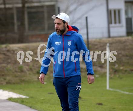 Fussball. 2. Klasse C.  Frantschach gegen Kraig.  Trainer Reinhold Budja (Frantschach). Frantschach, 10.4.2022.
Foto: Kuess 
---
pressefotos, pressefotografie, kuess, qs, qspictures, sport, bild, bilder, bilddatenbank