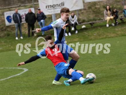 Fussball. 2. Klasse C.  Frantschach gegen Kraig. Haci Osman Yavru  (Frantschach),   Bernhard Griesser (Kraig). Frantschach, 10.4.2022.
Foto: Kuess 
---
pressefotos, pressefotografie, kuess, qs, qspictures, sport, bild, bilder, bilddatenbank