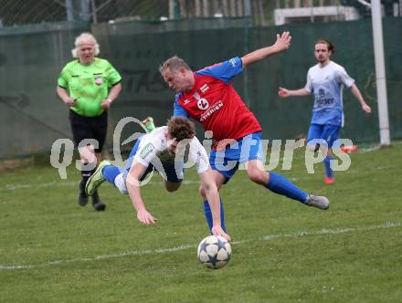 Fussball. 2. Klasse C.  Frantschach gegen Kraig.  Gerhard Stocker (Frantschach),  Bernhard Griesser  (Kraig). Frantschach, 10.4.2022.
Foto: Kuess 
---
pressefotos, pressefotografie, kuess, qs, qspictures, sport, bild, bilder, bilddatenbank