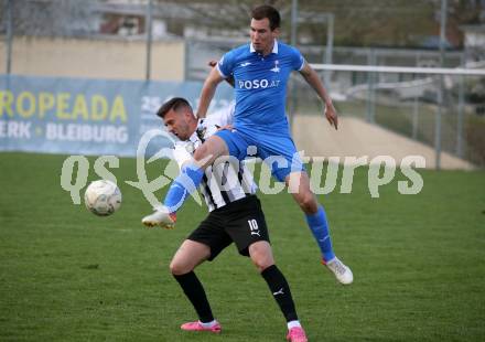 Fussball Kaerntner Liga. Bleiburg gegen SAK.  Igor Kondic (Bleiburg),    Roman Sadnek (SAK). Bleiburg, 16.4.2022.
Foto: Kuess
---
pressefotos, pressefotografie, kuess, qs, qspictures, sport, bild, bilder, bilddatenbank