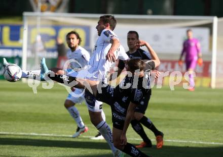 Fussball Bundesliga. Meistergruppe. WAC gegen Austria Klagenfurt. Amar Dedic,  (WAC), Markus Pink  (Klagenfurt). Wolfsberg, am 17.4.2022.
Foto: Kuess
www.qspictures.net
---
pressefotos, pressefotografie, kuess, qs, qspictures, sport, bild, bilder, bilddatenbank