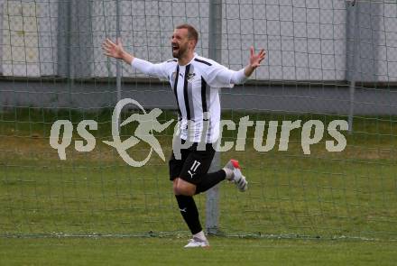 Fussball Kaerntner Liga. Bleiburg gegen SAK.  Torjubel Patrick Paul Oswaldi  (SAK). Bleiburg, 16.4.2022.
Foto: Kuess
---
pressefotos, pressefotografie, kuess, qs, qspictures, sport, bild, bilder, bilddatenbank