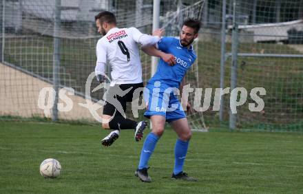 Fussball Kaerntner Liga. Bleiburg gegen SAK. Adnan Besic  (Bleiburg),  Patrick Lausegger  (SAK). Bleiburg, 16.4.2022.
Foto: Kuess
---
pressefotos, pressefotografie, kuess, qs, qspictures, sport, bild, bilder, bilddatenbank