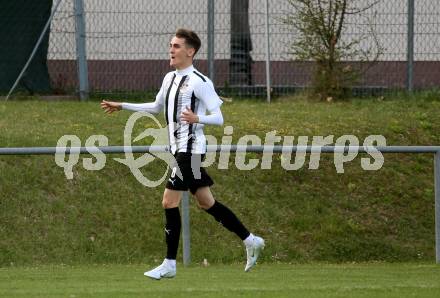 Fussball Kaerntner Liga. Bleiburg gegen SAK.  Torjubel  Mathias Robert Knauder (Bleiburg). Bleiburg, 16.4.2022.
Foto: Kuess
---
pressefotos, pressefotografie, kuess, qs, qspictures, sport, bild, bilder, bilddatenbank