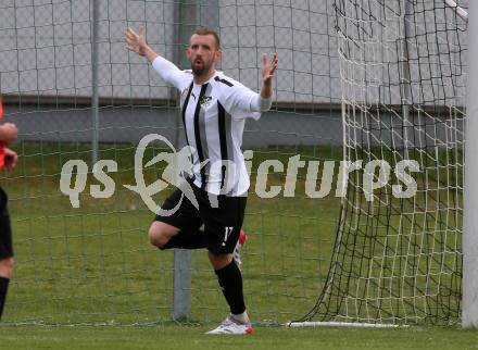 Fussball Kaerntner Liga. Bleiburg gegen SAK.  Torjubel Patrick Paul Oswaldi (Bleiburg). Bleiburg, 16.4.2022.
Foto: Kuess
---
pressefotos, pressefotografie, kuess, qs, qspictures, sport, bild, bilder, bilddatenbank