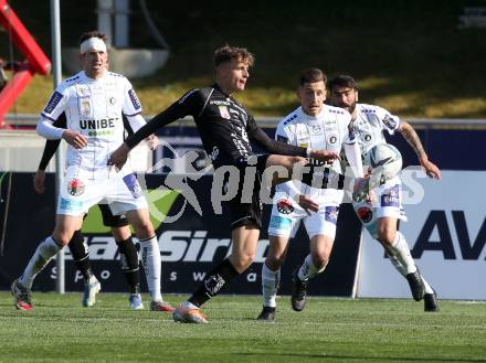 Fussball Bundesliga. Meistergruppe. WAC gegen Austria Klagenfurt. Nikolas Konrad Veratschnig,  (WAC),  Till Schumacher, Ivan Saravanja (Klagenfurt). Wolfsberg, am 17.4.2022.
Foto: Kuess
www.qspictures.net
---
pressefotos, pressefotografie, kuess, qs, qspictures, sport, bild, bilder, bilddatenbank