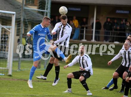 Fussball Kaerntner Liga. Bleiburg gegen SAK. Adnan Besic  (Bleiburg),  Zoran Vukovic  (SAK). Bleiburg, 16.4.2022.
Foto: Kuess
---
pressefotos, pressefotografie, kuess, qs, qspictures, sport, bild, bilder, bilddatenbank