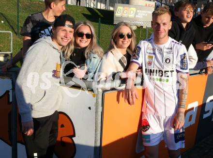 Fussball Bundesliga. Meistergruppe. WAC gegen Austria Klagenfurt. Alex Timossi Andersson, Florian Jaritz mit Freundinnen   (Klagenfurt). Wolfsberg, am 17.4.2022.
Foto: Kuess
www.qspictures.net
---
pressefotos, pressefotografie, kuess, qs, qspictures, sport, bild, bilder, bilddatenbank