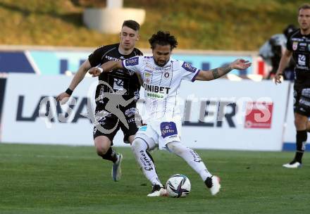 Fussball Bundesliga. Meistergruppe. WAC gegen Austria Klagenfurt. Dario Vizinger, (WAC), Maximiliano Moreira Romero   (Klagenfurt). Wolfsberg, am 17.4.2022.
Foto: Kuess
www.qspictures.net
---
pressefotos, pressefotografie, kuess, qs, qspictures, sport, bild, bilder, bilddatenbank