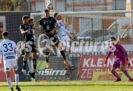 Fussball Bundesliga. Meistergruppe. WAC gegen Austria Klagenfurt. Michael Novak, Luka Lochoshvili,  (WAC),  Ivan Saravanja (Klagenfurt). Wolfsberg, am 17.4.2022.
Foto: Kuess
www.qspictures.net
---
pressefotos, pressefotografie, kuess, qs, qspictures, sport, bild, bilder, bilddatenbank