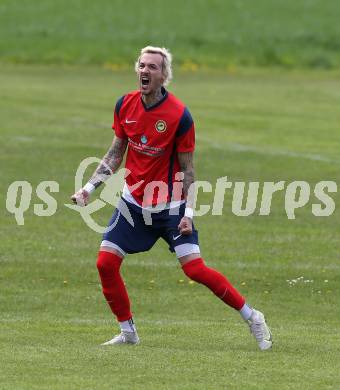 Fussball. 2. Klasse A. Baldramsdorf gegen Sachsenburg Kickers.    Torjubel Patrick Kaiser, (Baldramsdorf). Baldramsdorf, 30.4.2022.
Foto: Kuess
www.qspictures.net
---
pressefotos, pressefotografie, kuess, qs, qspictures, sport, bild, bilder, bilddatenbank