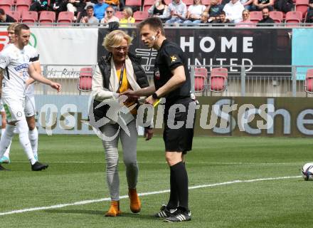 Fussball Bundesliga. Play-off. SK Austria Klagenfurt gegen SK Sturm Graz.  Johanna Kogler, Schiedsrichter Gerhard Grobelnik. Klagenfurt, am 8.5.2022.
Foto: Kuess
www.qspictures.net
---
pressefotos, pressefotografie, kuess, qs, qspictures, sport, bild, bilder, bilddatenbank