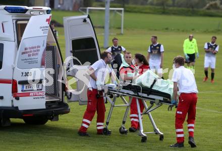 Fussball. 2. Klasse A. Baldramsdorf gegen Sachsenburg Kickers.    verletzt Johannes Georg Rogl (Baldramsdorf). Baldramsdorf, 30.4.2022.
Foto: Kuess 
---
pressefotos, pressefotografie, kuess, qs, qspictures, sport, bild, bilder, bilddatenbank