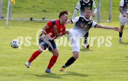 Fussball. 2. Klasse A. Baldramsdorf gegen Sachsenburg Kickers.    Mario Herbert Kogler (Baldramsdorf),  Nereo Devescovi  (Sachsenburg Kickers). Baldramsdorf, 30.4.2022.
Foto: Kuess 
---
pressefotos, pressefotografie, kuess, qs, qspictures, sport, bild, bilder, bilddatenbank