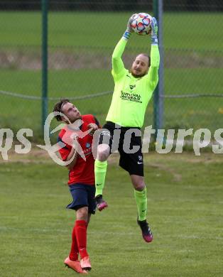 Fussball. 2. Klasse A. Baldramsdorf gegen Sachsenburg Kickers.    Gregor Michael Rogl (Baldramsdorf),  Christian Penker  (Sachsenburg Kickers). Baldramsdorf, 30.4.2022.
Foto: Kuess 
---
pressefotos, pressefotografie, kuess, qs, qspictures, sport, bild, bilder, bilddatenbank