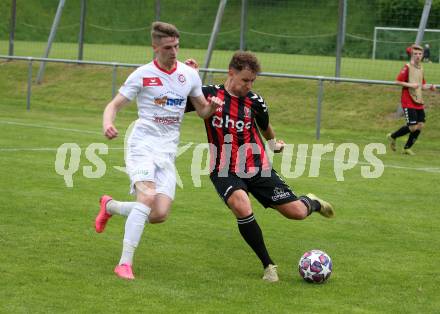 Fussball. Kaerntner Liga. Admira Villach gegen Maria Saal. Raimund Valtiner  (Admira Villach),  Jon Benkovic  (Maria Saal). Villach, 14.5.2022.
Foto: Kuess
---
pressefotos, pressefotografie, kuess, qs, qspictures, sport, bild, bilder, bilddatenbank