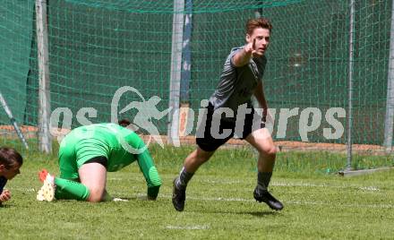 Fussball 1. Klasse C. Oberes Metnitztal gegen Treibach 1b.  Torjubel Christoph Koelbl (Metnitztal).  Grades, am 4.6.2022.
Foto: Kuess
---
pressefotos, pressefotografie, kuess, qs, qspictures, sport, bild, bilder, bilddatenbank