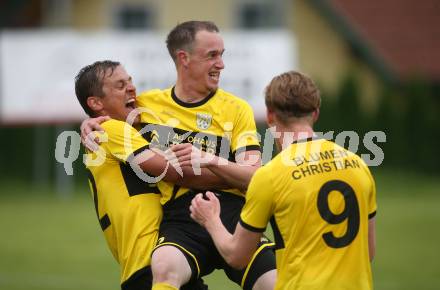 Fussball. 1. Klasse D. Bad St. Leonhard gegen DSG Ferlach.  Torjubel Michael Rabensteiner, Patrick Schlacher (Bad St. Leonhard). Bad St. Leonhard, 28.5.2022.
Foto: Kuess
---
pressefotos, pressefotografie, kuess, qs, qspictures, sport, bild, bilder, bilddatenbank