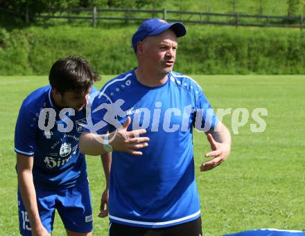 Fussball 1. Klasse C. Oberes Metnitztal gegen Treibach 1b.  Trainer  Arno Paul Kozelsky (Treibach).  Grades, am 4.6.2022.
Foto: Kuess
---
pressefotos, pressefotografie, kuess, qs, qspictures, sport, bild, bilder, bilddatenbank