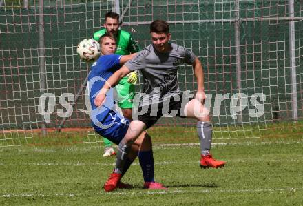 Fussball 1. Klasse C. Oberes Metnitztal gegen Treibach 1b. Pascal Wurzer  (Metnitztal),  Christian Adolf Kircher (Treibach).  Grades, am 4.6.2022.
Foto: Kuess
---
pressefotos, pressefotografie, kuess, qs, qspictures, sport, bild, bilder, bilddatenbank