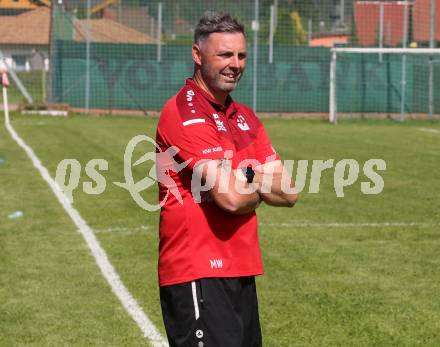 Fussball 1. Klasse C. Oberes Metnitztal gegen Treibach 1b.  Trainer Marco Winkler (Metnitztal).  Grades, am 4.6.2022.
Foto: Kuess
---
pressefotos, pressefotografie, kuess, qs, qspictures, sport, bild, bilder, bilddatenbank