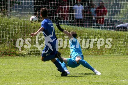 Fussball 1. Klasse C. Oberes Metnitztal gegen Treibach 1b. Kevin Franz Schorn  (Metnitztal),   Samuel Mario Lauhard (Treibach).  Grades, am 4.6.2022.
Foto: Kuess
---
pressefotos, pressefotografie, kuess, qs, qspictures, sport, bild, bilder, bilddatenbank