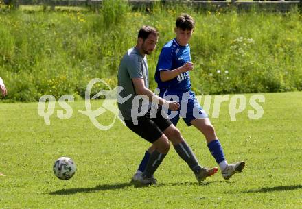 Fussball 1. Klasse C. Oberes Metnitztal gegen Treibach 1b.  Bernhard Neuwirther (Metnitztal), Konstantin Knafl  (Treibach).  Grades, am 4.6.2022.
Foto: Kuess
---
pressefotos, pressefotografie, kuess, qs, qspictures, sport, bild, bilder, bilddatenbank