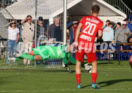 Fussball Regionalliga. Treibach gegen Kalsdorf. Patrick Christian Boeck  (Treibach), Jure Volmajer  (Kalsdorf). Treibach, am 10.6.2022.
Foto: Kuess
---
pressefotos, pressefotografie, kuess, qs, qspictures, sport, bild, bilder, bilddatenbank