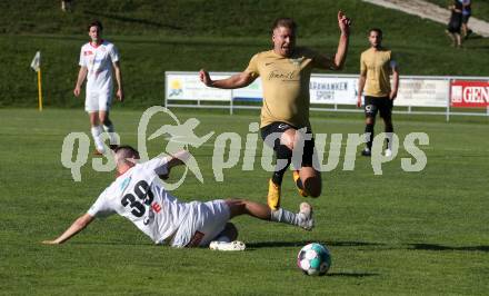 Fussball Kaerntner Liga. Koettmannsdorf gegen Maria Saal.   Michael Jakopitsch (Koettmannsdorf),  Kenen Bosnic (Maria Saal). Koettmannsdorf, am 11.6.2022.
Foto: Kuess
---
pressefotos, pressefotografie, kuess, qs, qspictures, sport, bild, bilder, bilddatenbank