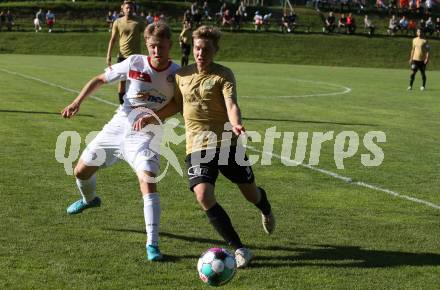 Fussball Kaerntner Liga. Koettmannsdorf gegen Maria Saal.   Lukas Valentin Perdacher (Koettmannsdorf),  Alexander Kerhe (Maria Saal). Koettmannsdorf, am 11.6.2022.
Foto: Kuess
---
pressefotos, pressefotografie, kuess, qs, qspictures, sport, bild, bilder, bilddatenbank