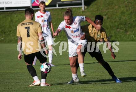 Fussball Kaerntner Liga. Koettmannsdorf gegen Maria Saal.   Confidence Eboigbe Osawe, Adis Ajkic (Koettmannsdorf),  Daniel Wernig (Maria Saal). Koettmannsdorf, am 11.6.2022.
Foto: Kuess
---
pressefotos, pressefotografie, kuess, qs, qspictures, sport, bild, bilder, bilddatenbank