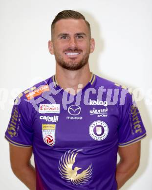 Fussball. Bundesliga. Austria Klagenfurt. Mannschaftsfototermin. Portrait.  Turgay Gemicibasi.  Klagenfurt 8.7.2022.
Foto: Kuess
---
pressefotos, pressefotografie, kuess, qs, qspictures, sport, bild, bilder, bilddatenbank