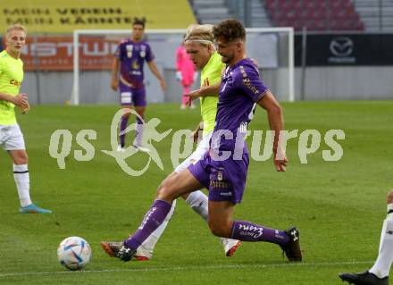 Fussball Testspiel. SK Austria Klagenfurt gegen Kaerntner Auswahl.  Patrick Hasenhuettl (Austria Klagenfurt), Philipp Clementschitsch (Auswahl). KLagenfurt, am 9.7.2022.
Foto: Kuess
---
pressefotos, pressefotografie, kuess, qs, qspictures, sport, bild, bilder, bilddatenbank