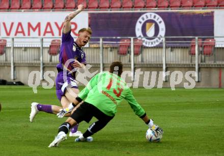 Fussball Testspiel. SK Austria Klagenfurt gegen Kaerntner Auswahl.  Jonas Arweiler (Austria Klagenfurt), Werner Ambrosch (Auswahl). KLagenfurt, am 9.7.2022.
Foto: Kuess
---
pressefotos, pressefotografie, kuess, qs, qspictures, sport, bild, bilder, bilddatenbank